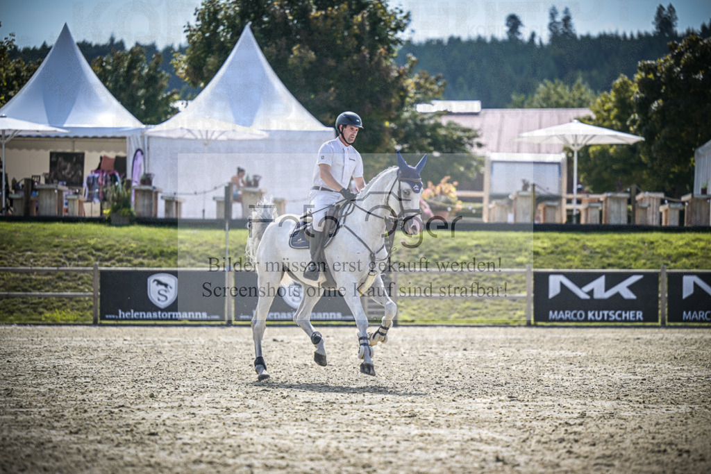 DOS_7949 | Entdecke hochwertige Reitturnierfotos von Foto Oger. Professionell, emotional und authentisch – jetzt Lieblingsmomente im Shop bestellen.Deutschlandweite Turnierfotografie. - Realisiert mit Pictrs.com