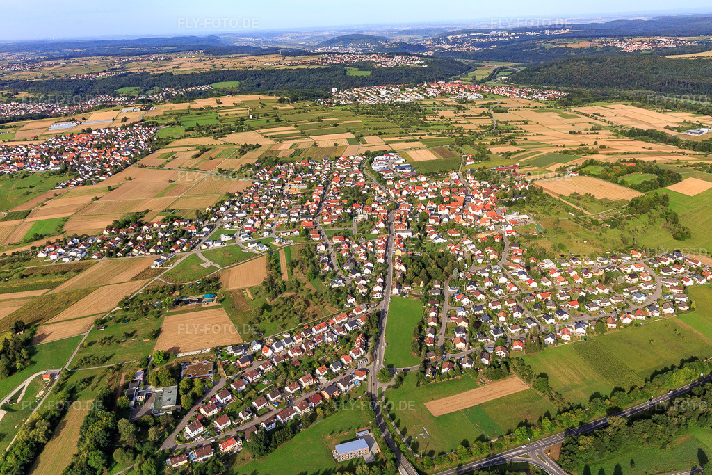 Luftbild: Ortsansicht von Osten im Ortsteil Sickenhausen in Reutlingen im Bundesland Baden-Württemberg in Deutschland. Foto: IMG_008621.jpg vom 27.08.2020 durch Werner Riehm/FLY-FOTO.de