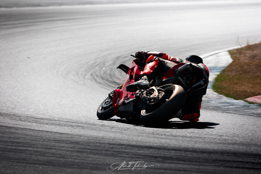 Ducati Trackday Hockenheimring 2026 | Entdecken Sie die faszinierende Welt von Alexander Tschuncky Arts: Kreative Fotografie, atemberaubende Automobilkunst und hochwertiger Bilderdruck. Lassen Sie sich inspirieren! - Realisiert mit Pictrs.com