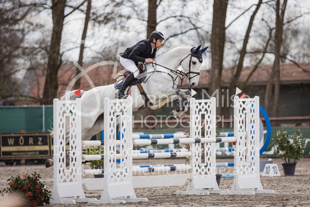 230411_Mühlen_03SprPf-L-335 | Deine schönsten Turniermomente als professionelle Fotos! Entdecke hochwertige Pferdesport-Fotografie im Online-Shop. Jetzt Fotos finden & bestellen!