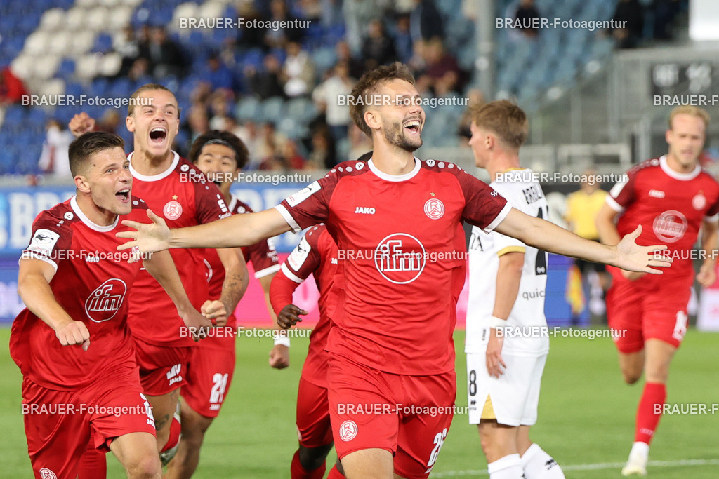 SV Wehen Wiesbaden - Rot-Weiss Essen | Wiesbaden, Deutschland, 22.08.2025XXwährend des drittliga Spiels zwischen SV Wehen Wiesbaden und Rot-Weiss Essen am 22.08.2025 in der BRITA-Arena in Wiesbaden. (Foto von Timo Bluhmki-Schmidt/Brauer Fotoagentur
