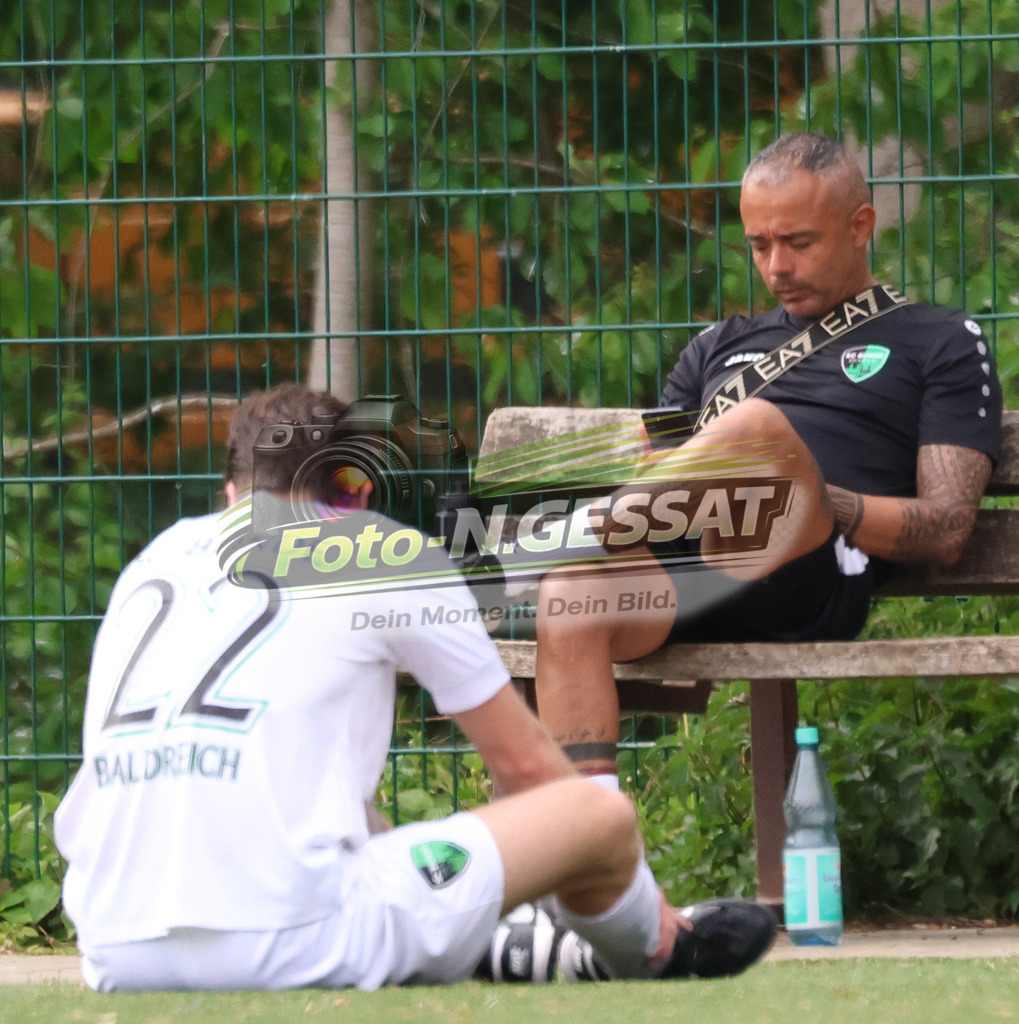 SC Bünde - SV Oetinghausen | Auf dem Bild zu sehen: SC Bünde Trainer: Mohammed Ali Ben Aziza   SC Bünde, SV Oetinghausen, Saison 25/26, Bezirksliga, Hunnebrock, Deutschland - Realisiert mit Pictrs.com