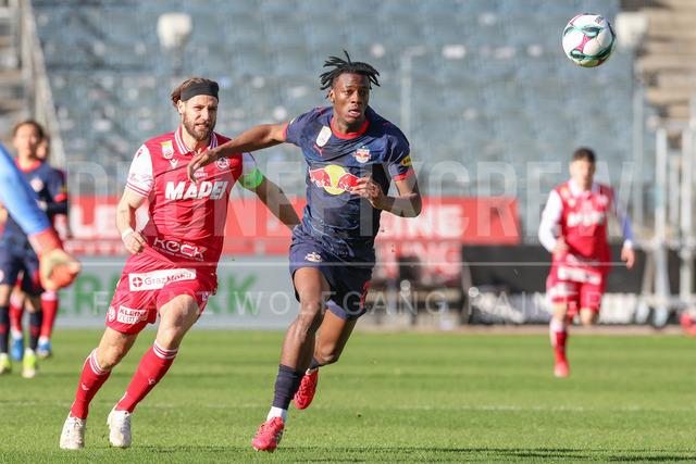 Grazer AK 1902 vs FC Red Bull Salzburg – Austrian Bundesliga | Graz, Austria, 15.Feb.26 - SOCCER - ADMIRAL Bundesliga, Grazer AK 1902 vs FC Red Bull Salzburg. The image shows Daniel Maderner (GAK) and Joane Gadou (Red Bull Salzburg).