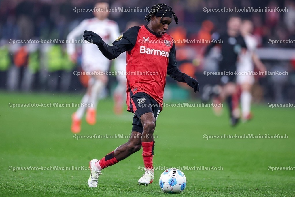DFB05022502229 | 05.02.2025, Fußball, DFB-Pokal Viertelfinale, Bayer 04 Leverkusen - 1.FC Köln, BayArena, Saison 2024 2025: Jeremie Frimpong (Bayer04 Leverkusen #30) DFB regulations prohibit any use of photographs as image sequences and or quasi-video.