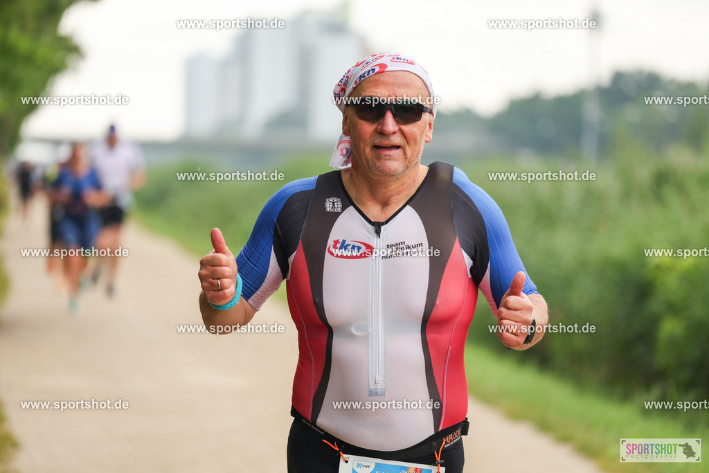LUR_1925 | 34. M-net Erlanger Triathlon 2025 #erlangertriathlon  #mnettriathlon2025 #mnettriathlon #team #olympischedistanz #mitteldistanz #triathlon #maindonaukanal  #erlangertriathlon2025 #yourpictrs #tv1848 #tv1848erlangen  #triathlonbayern #sportinerlangen #demsportverbunden #sportshot_your_pictrs Copyright: www.sportshot.de