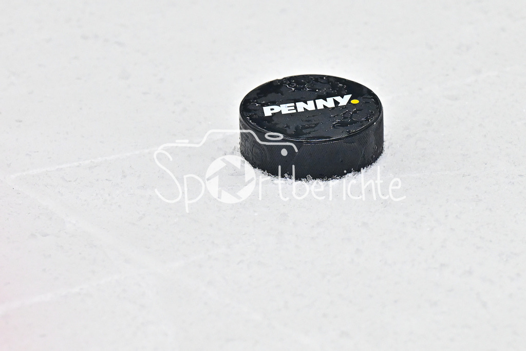 Augsburger Panther - Straubing Tigers | Der Spielpuck der PennyDEL Saison 2024/25 / Puck / Symbolbild / DEL: Augsburger Panther - Straubing Tigers, Curt Frenzel Stadiom am 20.10.2024