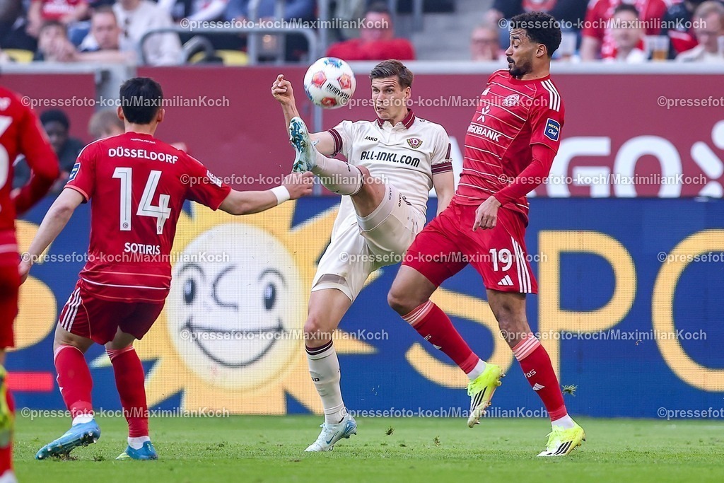 F9524042601029 | 24.04.2026, Fußball, Fortuna Düsseldorf - SC Dynamo Dresden, 2. Fußball Bundesliga, Herren, Merkur Spiel-Arena, 31. Spieltag, Saison 2025 2026: Alexander Rossipal (Dynamo Dresden #19) im Zweikampf gegen  Emmanuel Iyoha&nbsp;(Fortuna Düsseldorf #19) Sotiris Alexandropoulos&nbsp;(Fortuna Düsseldorf #14)  DFB regulations prohibit any use of photographs as image sequences and or quasi-video.