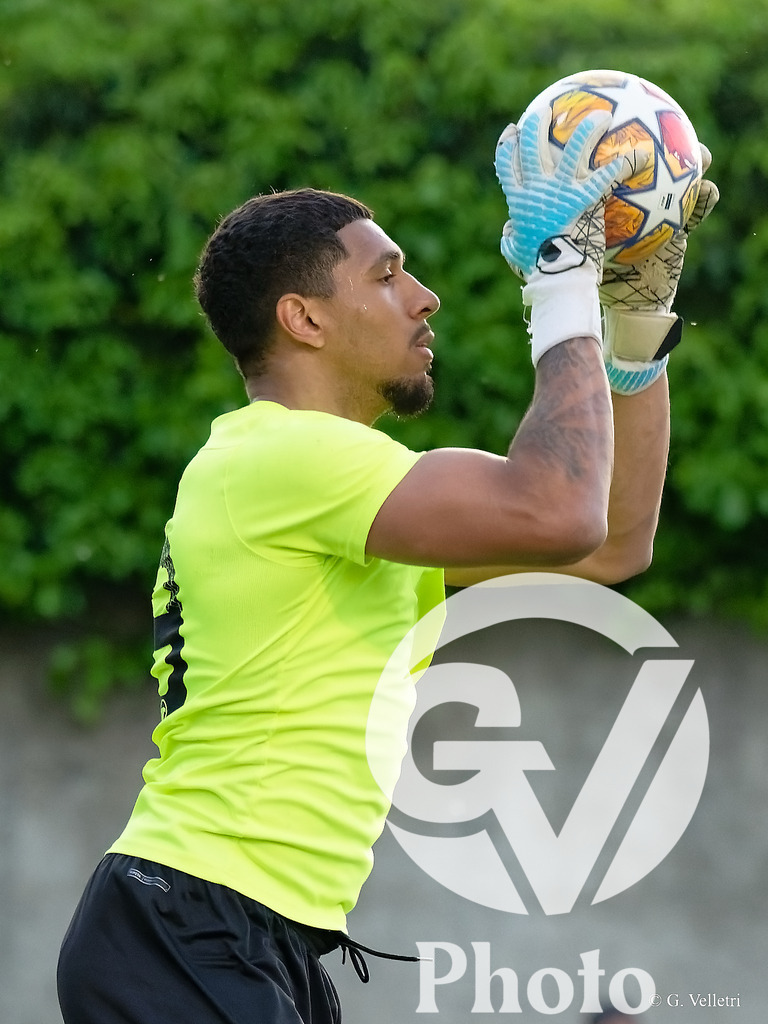 US Carouge II  v Viseu United  - 4eme ligue Groupe 3 | Geneva, Switzerland - May 20 : during the 4eme ligue Groupe 3  match between US Carouge II  and Viseu United  at Stade de la Fontenette  on May 20 , 2026 in Geneva, Switzerland.