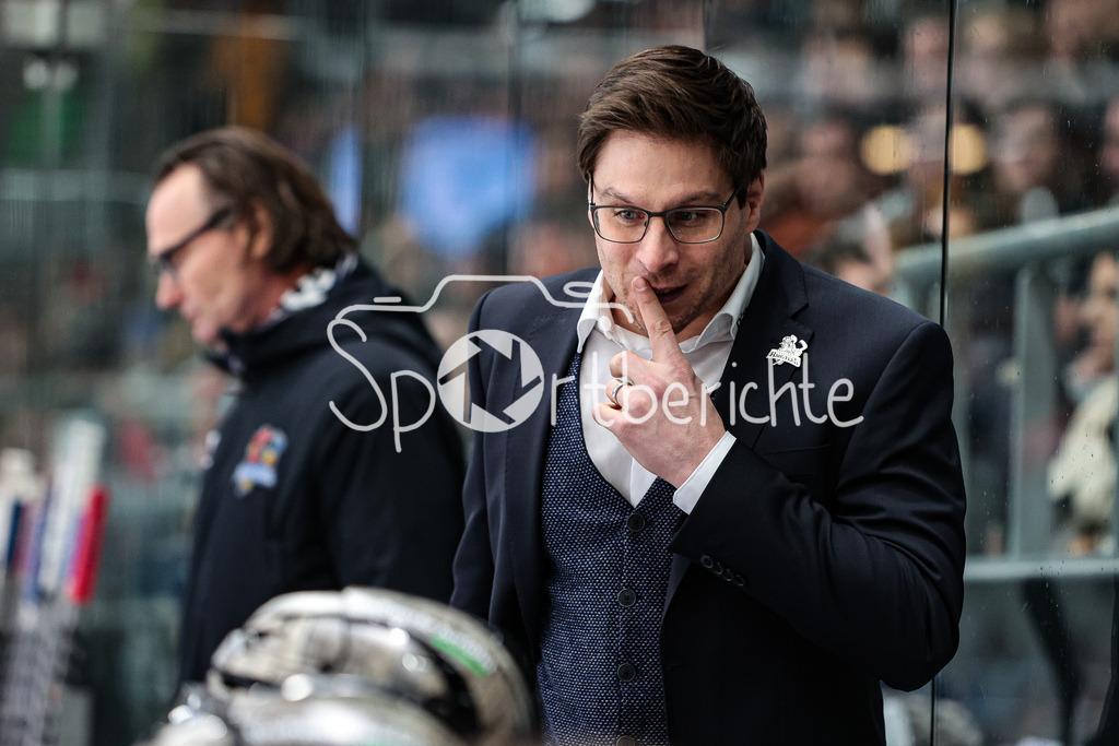 Augsburger Panther - Iserlohn Roosters | Roosters CO-Trainer Pierre BEAULIEU in Aktion