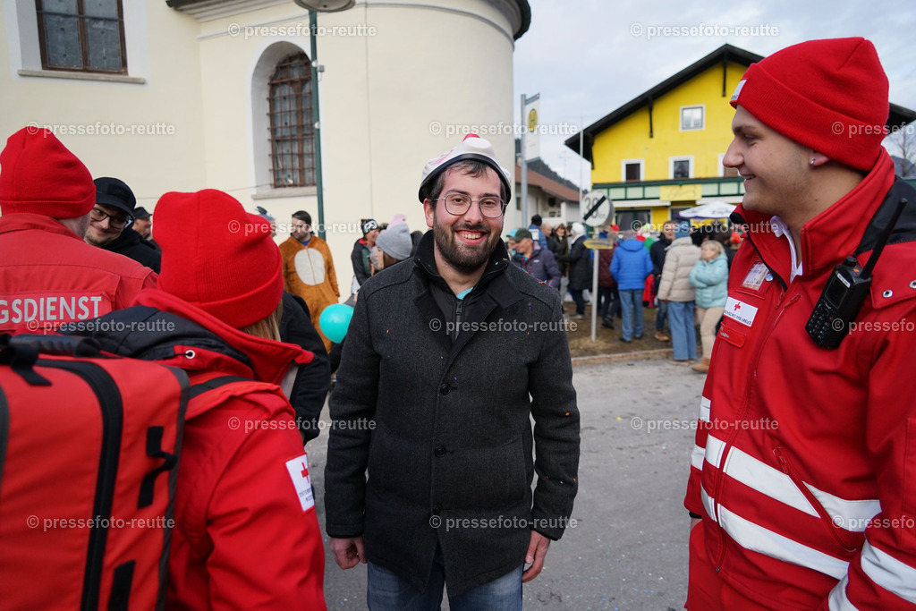 news-2023-Feb11-Fasching-Weissenbach-DSC02135 | Info aus dem Bezirk Reutte/Ausserfern Tirol sowie eine umfangreiche Bilddatenbank über die gesamte Region: Lechtal, Talkessel Reutte, Tannheimertal, Zwischentoren. Lech, Plansee, Zugspitze, Grenztunnel, B179, Fernpassstraße, Verkehr, Lawinen, Tradition, - Realisiert mit Pictrs.com