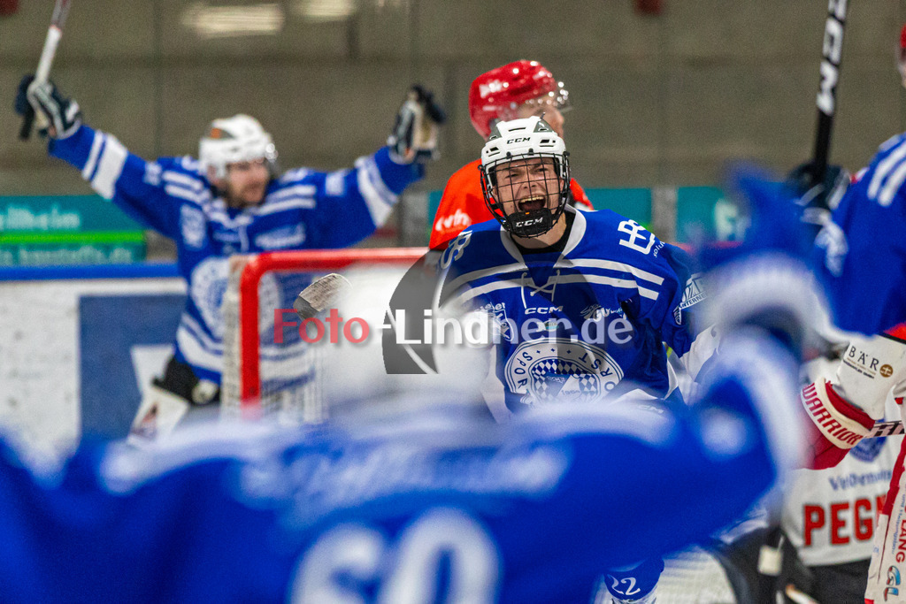 Achtelfinale Spiel 1 SC Forst vs EV Pegnitz ICE DOGS | Eishockey Landesliga Playoffs 2023/2024, Achtelfinale Spiel 1 SC Forst vs EV Pegnitz ICE DOGS, 20240218,
Tor Magnus OSTLER (Nature Boyz 22),
2024-02-18 in Peißenberg (Eisstadion)
22 Magnus OSTLER (Nature Boyz 22)
Copyright: WolfgangxLindner foto-lindner.de