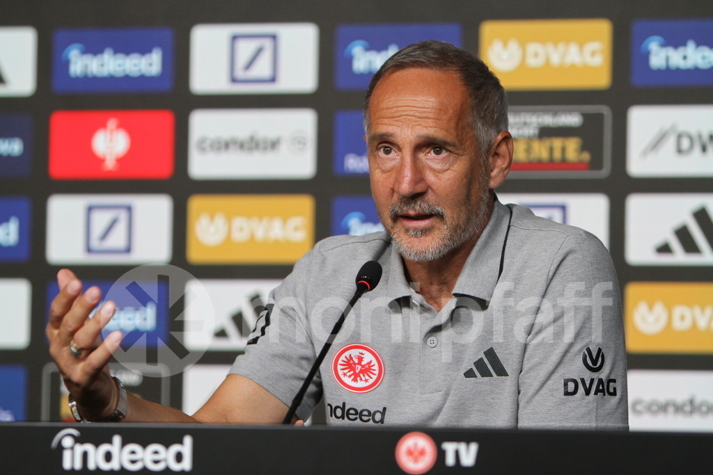 Eintracht Frankfurt Trainer Adi Hütter | Online-Shop | monipfaff.de - Realisiert mit Pictrs.com