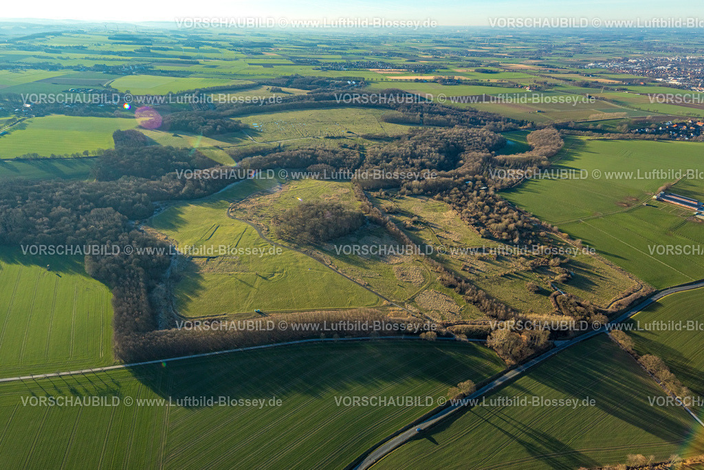 Soest230206087StandortBueecke | Luftbild, Wiesen und Felder, Naturschutzgebiet Standortübungsplatz bei Büecke an der Lendringser Straße, Berlingsen, Möhnesee, Soester Börde, Nordrhein-Westfalen, Deutschland