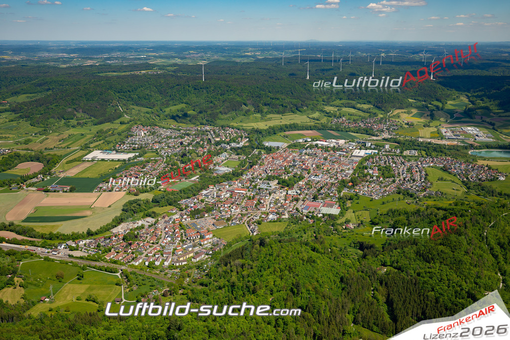 Luftaufnahme der Stadt Gaildorf - Die Luftaufnahme wurde 2025 vom UL-Flugzeug heraus erstellt ( keine Drohne ) - Hochauflösende Luftaufnahme - für professionelle Ausdrucke geeignet. Die Geschenkidee !Mit Lizenz und Bildrechte bestellbar