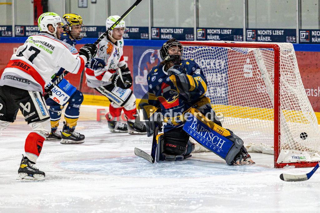 TSV Peißenberg Miners vs ESC River Rats Geretsried | Eishockey Bayernliga 2023/2024, TSV Peißenberg Miners vs ESC River Rats Geretsried,
Tor Miners,
2023-12-26 in Geretsried (Eisstadion)
87 Dominic KRABBAT (Miners 87), 29 Johanna MAY (River Rats Goali 29), 18 Valentin HÖRNDL (Miners 18)
Copyright: WolfgangxLindner foto-lindner.de