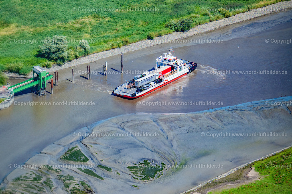 Wischhafen_FRS_Elbfähren_Wilhem_Krooss_ELS_3056020822 | WISCHHAFEN 02.08.2022 Fahrt eines Fähr- Schiffes der " Elbfähre Glückstadt Wischhafen " " Wilhelm Krooss" in Wischhafen im Bundesland Niedersachsen, Deutschland. Weiterführende Informationen bei: FRS Elbfähre Glückstadt Wischhafen GmbH. // Ride a ferry ship " Elbfaehre Wischhafen " in Drochtersen in the state Lower Saxony, Germany. Further information at: FRS Elbfaehre Glueckstadt Wischhafen GmbH. Foto: Martin Elsen