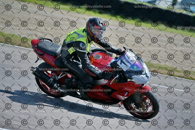 26BT02-1044 | markuskiefer.com - Realisiert mit Pictrs.com