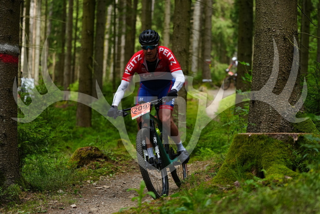 FC100445 | Fotogalerie der Treibjagd im Dunkelwald - Dein MTB Etappenrennen im Erzgebirge - Realisiert mit Pictrs.com