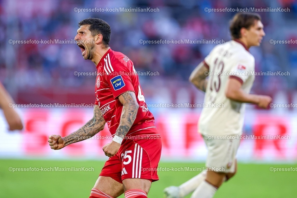 F9524042601049 | 24.04.2026, Fußball, Fortuna Düsseldorf - SC Dynamo Dresden, 2. Fußball Bundesliga, Herren, Merkur Spiel-Arena, 31. Spieltag, Saison 2025 2026: Matthias Zimmermann&nbsp;(Fortuna Düsseldorf #25) jubelnd gestikulierend auf dem Spielfeld   DFB regulations prohibit any use of photographs as image sequences and or quasi-video.