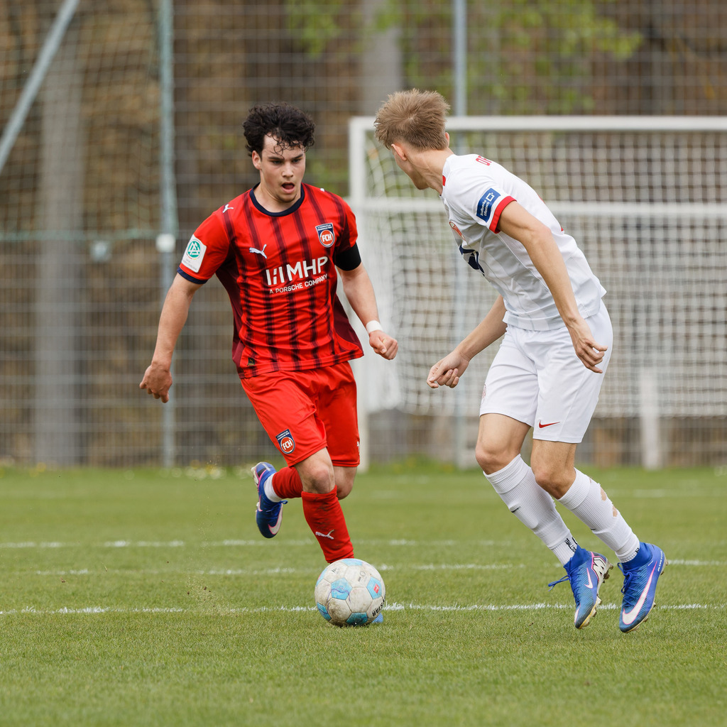 FCHOFK_260418_6-64 | 1.FC Heidenheim 1846 vs. Offenbacher Kickers, Fußball, U17, B-Junioren, NWL, U17-DFB-Nachwusliga, 2025/2026, 10. Spieltag, 18.04.2026 in Heidenheim, Walter-Birkhold-Jugendstadion (Foto: Michael Bulling) - Realisiert mit Pictrs.com