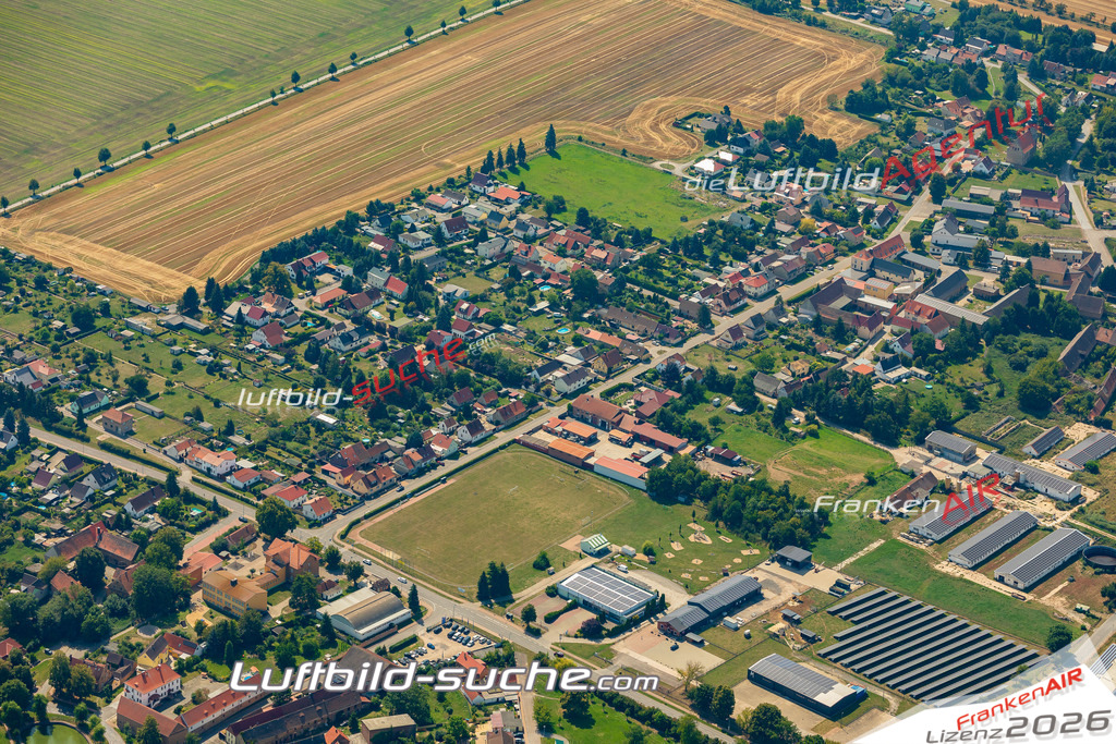 Luftbild der Stadt Barnstädt - Die Luftaufnahme wurde 2025 vom UL-Flugzeug heraus erstellt ( keine Drohne ) - Hochauflösende Luftaufnahme - für professionelle Ausdrucke geeignet. Die Geschenkidee !Hier alle&nbsp;Infos zur Lizenzierung der LuftaufnahmeWir fliegen auch dieses Jahr wieder in Ihre Region um Luftbilder zu erstellen.- Luftbild anfragen