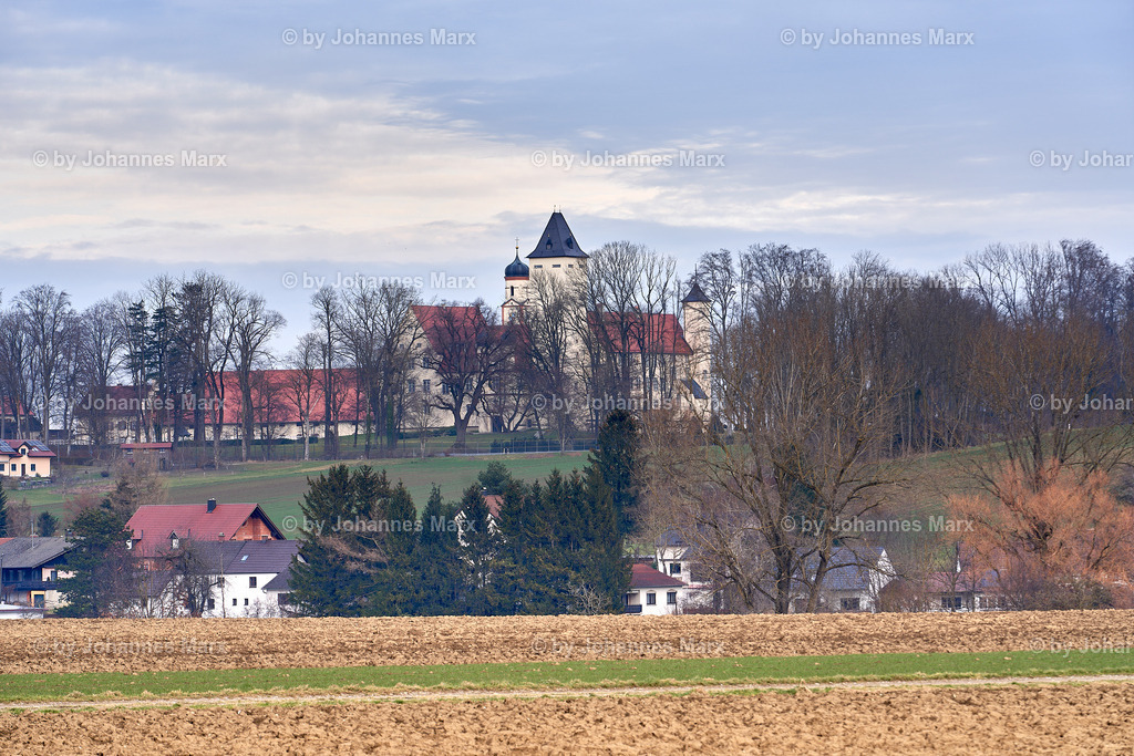 Schönheit aus dem Dornröschenschlaf geweckt - Schloss Hofhegenberg erstrahlt wieder | Professionelle Landschaftsfotografie, Inneneinrichtung, Kunst für Ihre Wohnung, Kanzlei, Praxis oder als Geschenk. Aussuchen und einfach liefern lassen. Raumgestaltungsberatung auf Anfrage. - Realisiert mit Pictrs.com