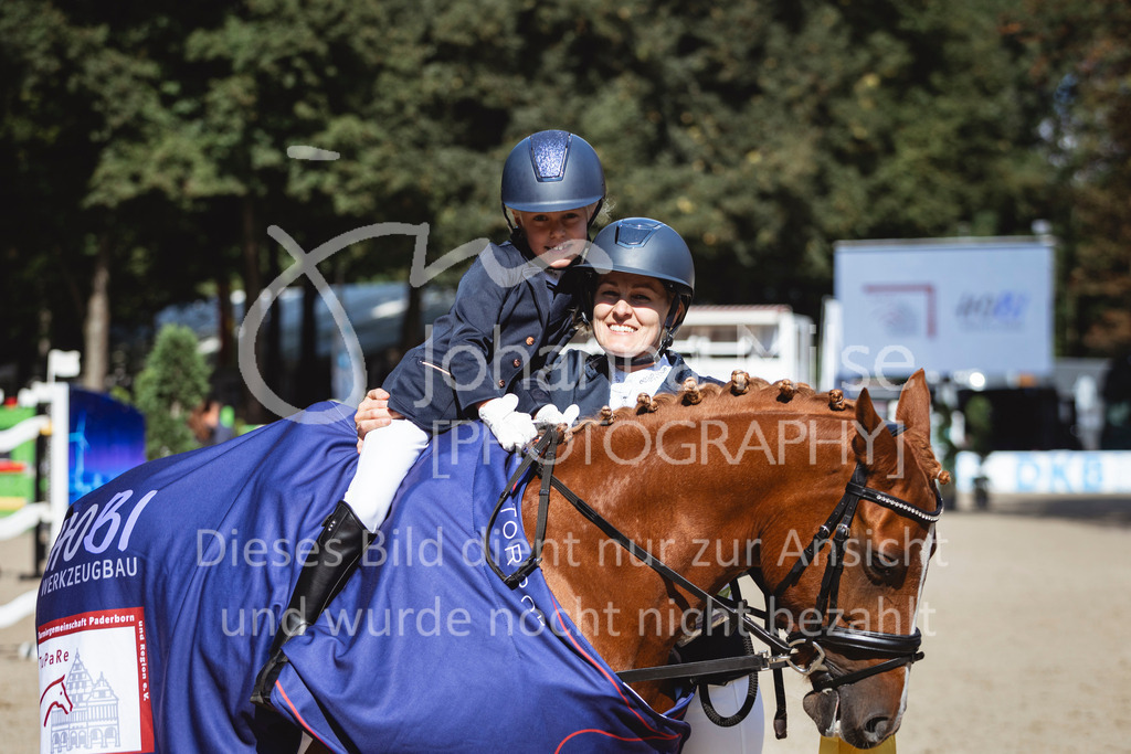 240915_OWLCh_FuehrzuegelWB-700 | Deine schönsten Turniermomente als professionelle Fotos! Entdecke hochwertige Pferdesport-Fotografie im Online-Shop. Jetzt Fotos finden & bestellen!