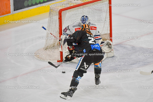 AUT, ICE, Black Wings Linz (AUT) vs Fehervar AV 19 (HUN) | 18.11.2022, Eishalle Linz, AUT, ICE Eishockey Liga, Black Wings Linz (AUT) vs Fehervar AV 19 (HUN), im Bild Shawn St-Amant (BWL) vs Olivier Roy (Fehervar)


// ICE win2day Hockey League Match between Black Wings Linz (AUT) vs Fehervar AV 19 (HUN) in Linz, Austria on 2022/11/18