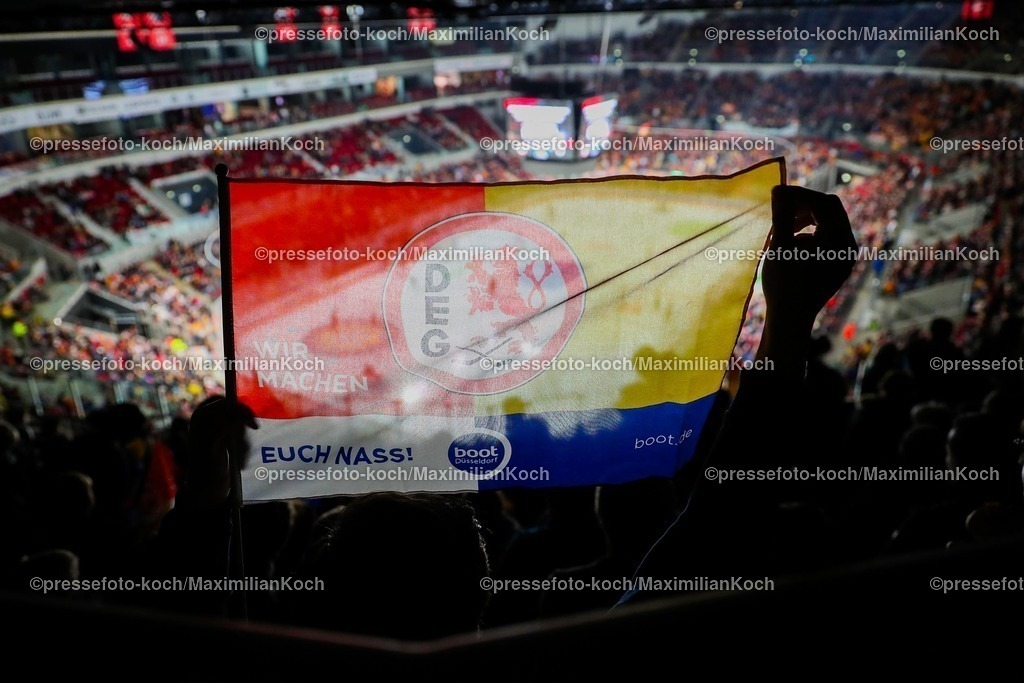 DEG12012501052 | 12.01.2025, Eishockey, Penny DEL, Düsseldorfer EG - Eisbären Berlin, PSD-BANK Dome: Feature Fans der DEG in der vollen Eishalle. Übersicht Übersichtsfoto Übersichtsbild der Spielstätte Innenansicht Zuschauer Fans Eishockeyspielfeld 