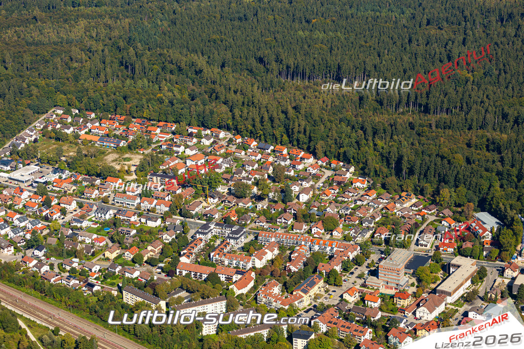 Das Luftbild der Stadt Kirchseeon wurde 2021 vom Flugzeug heraus erstellt (keine Drohne) Aufnahmehöhe ca.450 Meter- hohe Bildauflösung und Druck-Qualität garantiert!