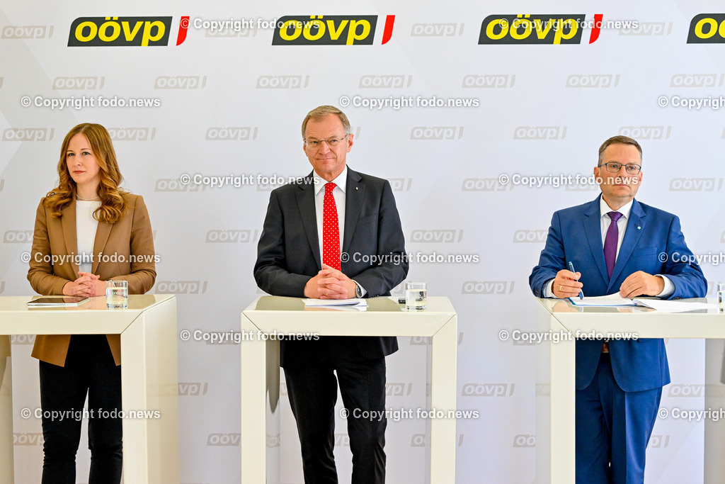 Pressekonferenz OeVP Oberoesterreich_ OOeVP-Kandidatenteam für die Nationalratswahl 2024_ 01.07.2024-21 | 01.07.2024, Linz, AUT, Pressekonferenz OeVP Oberoesterreich, OOeVP-Kandidatenteam für die Nationalratswahl - Stark fuer Oberoesterreichs Interessen, im Bild Claudia Plakolm (VP, Staatssekretaerin im Bundeskanzleramt fuer Jugendangelegenheiten und Zivildienstagenden), LH Thomas Stelzer (VP, Landeshauptmann Ooe), August Woeginger (VP, Klubobmann OeVP Parlamentsklub) 