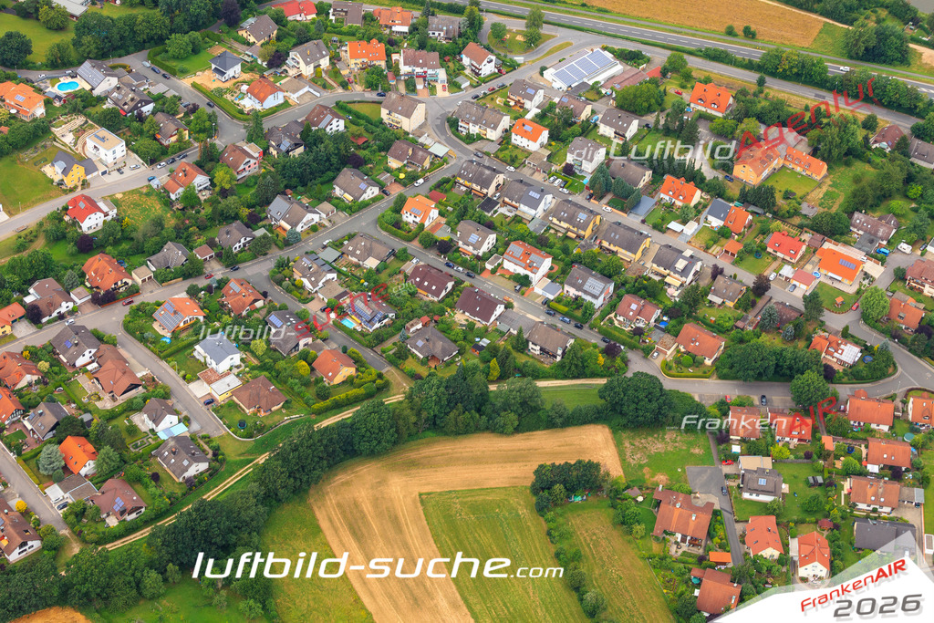 Die Luftaufnahme der Stadt Bischberg wurde vom UL-Flugzeug heraus erstellt ( keine Drohne )- hohe Auflösung für beste Qualität