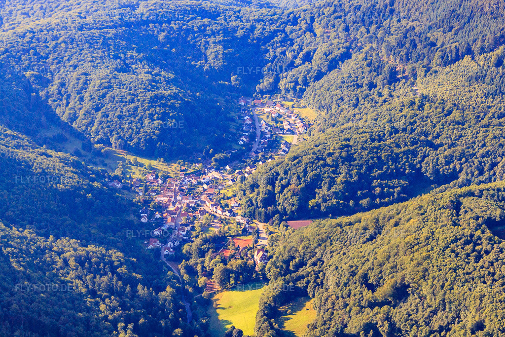 Luftbild: Ortsansicht von Norden im Ortsteil Bindersbach in Annweiler im Bundesland Rheinland-Pfalz in Deutschland. Foto: IMG_30973.jpg vom 07.08.2010 durch Werner Riehm/FLY-FOTO.de