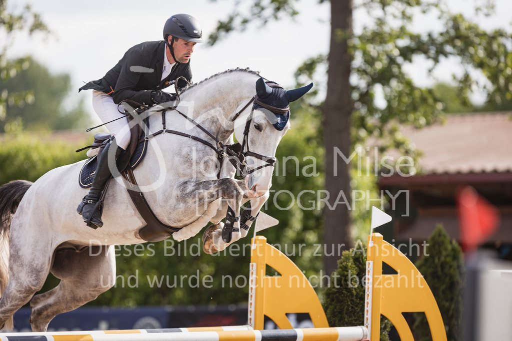 250506_Mühlen_SprPf-M-516 | Deine schönsten Turniermomente als professionelle Fotos! Entdecke hochwertige Pferdesport-Fotografie im Online-Shop. Jetzt Fotos finden & bestellen!