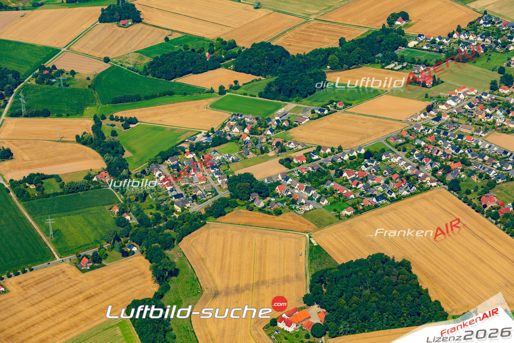 Klassische Luftaufnahme ohne Drohne zeigt:Herringhausen bei Herford - Die Luftbildaufnahme wurde 2025 vom UL-Flugzeug heraus erstellt ( keine Drohnenaufnahme ) - Hochauflösende Luftaufnahme -Nicht vergleichbar mit Google Maps oder Satelittenbilder- Die Geschenkidee !Mit Lizenz und Bildrechte bestellbar