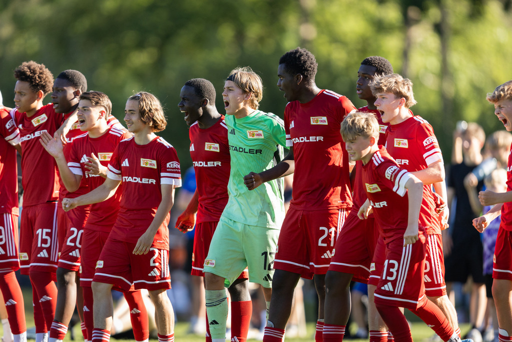 Fußball I Männer I 40. Pfingscup Hollage I 13476 | realhellocedii - Realisiert mit Pictrs.com
