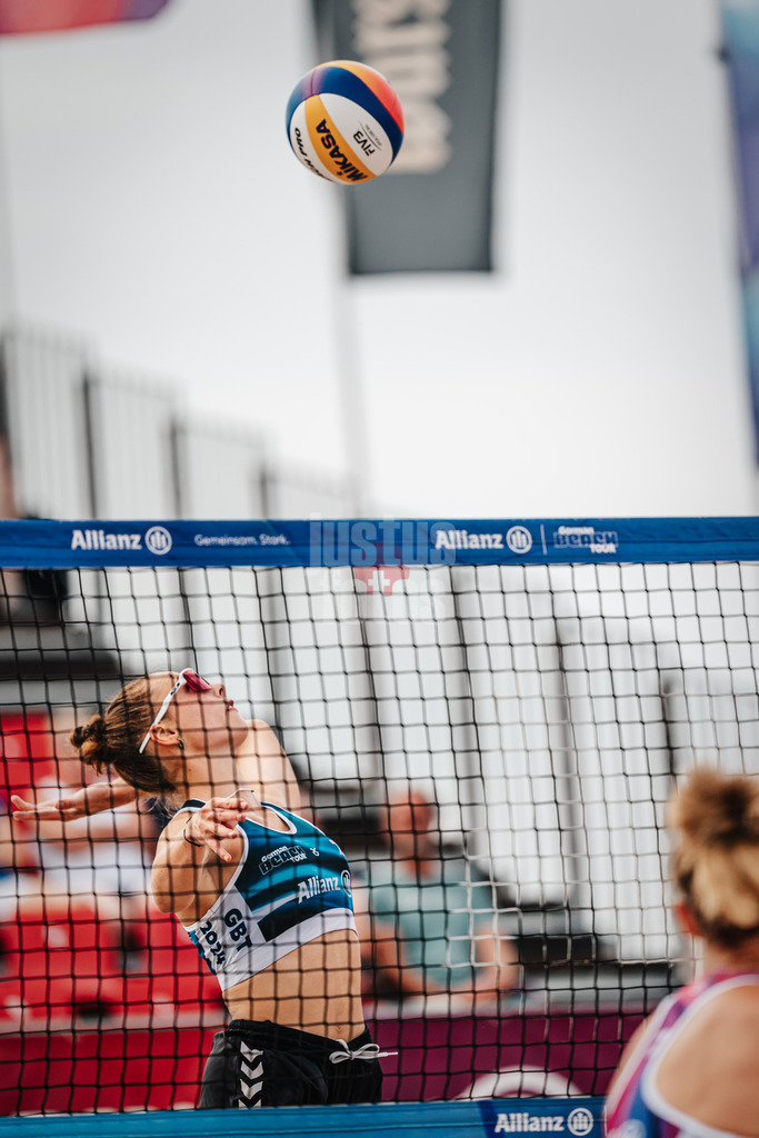 Beachvolleyball | Frauen | Allianz German Beach Tour 2024 | Tourstop Kühlungsborn 2 | 15.08.2024 | Elea Beutel beim Angriff