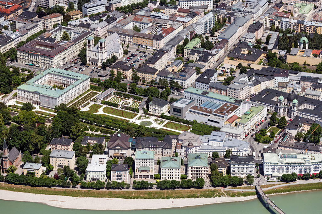 dr__0100143.jpg | SALZBURG 13.06.2023 Uferbereiche am Salzachstrand am Flußverlauf der Salzach an der Straße Elisabethkai in Salzburg in Österreich. 