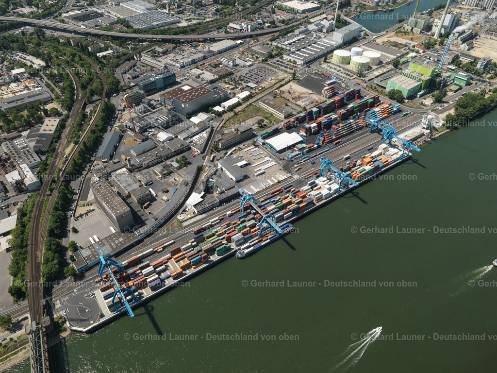 3108022 | Der Binnenhafen der Stadt Mainz, ein moderner Containerhafen war ein historischer Zollhafen