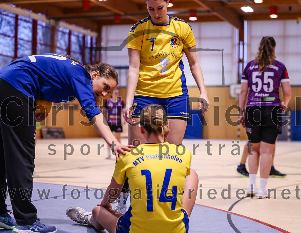 2025-02-15_028_SpVgg_Altenerding_gegen_MTV_Pfaffenhofen | Erding, Deutschland, 15.02.2025:Handball, Bezirksoberliga Frauen Altbayern 2024 / 2024, 14. Spieltag, SpVgg Altenerding gegen MTV Pfaffenhofen, Endergebnis: 27:23Torfrau Annika Riehm (MTV Pfaffenhofen, #12), Caroline Fenner (MTV Pfaffenhofen, #7), Julia Waterkotte (MTV Pfaffenhofen, #14)Foto: Christian Riedel / fotografie-riedel.net