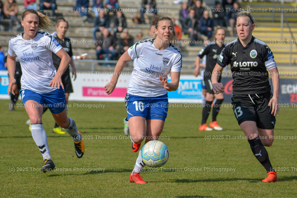 Fussball-BL Frauen 1. FFC Frankfurt vs. FF USV Jena | Amy Pietrangelo #10 (FF USV Jena), Priessen Marith #13 (1.FFC Frankfurt); Fussball-BL Frauen 1. FFC Frankfurt vs. FF USV Jena, Fussball-Bundesliga Frauen am 25.03.2018 im Stadion am Brentanobad in Frankfurt/Main, (Deutschland) - Realisiert mit Pictrs.com