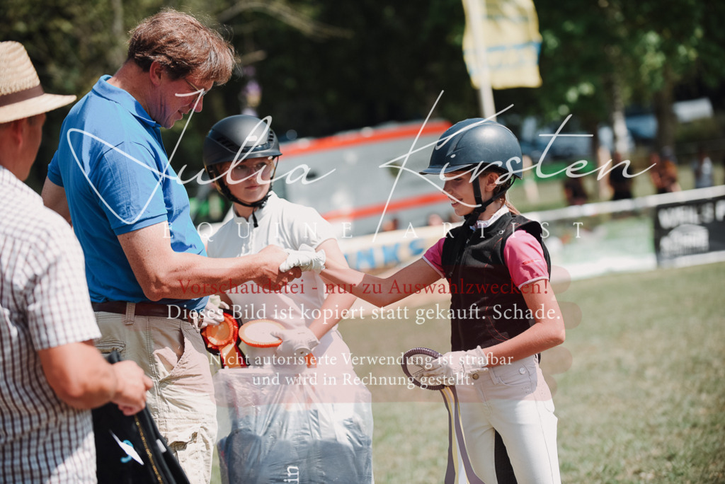 DSC_5888 | Pferde- und Turnierfotografie in Westsachsen. Pferdeportraits, Auftragszeichnungen und intuitive Kunst.