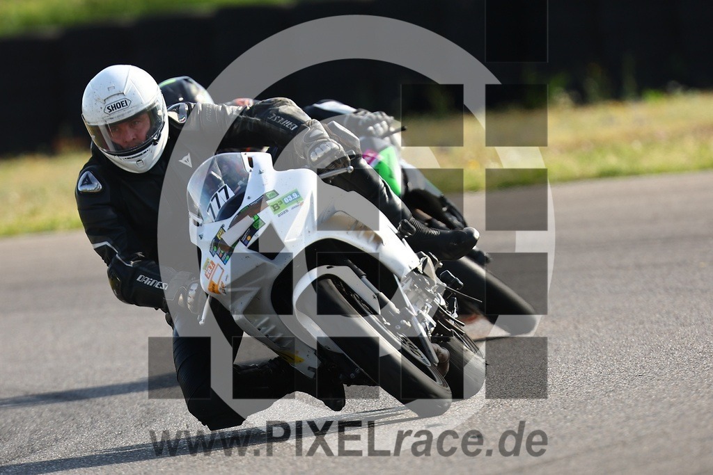 0777-20260426_00194 | Schöne Erinnerungen an spannende Momente - das festzuhalten ist unser Job. PIXELrace.de ist seit 2003 auf den Rennstrecken Europas unterwegs um die Action draußen beim Fahren und die wunderbare Stimmung imm Fahrerlager für euch einzufangen.