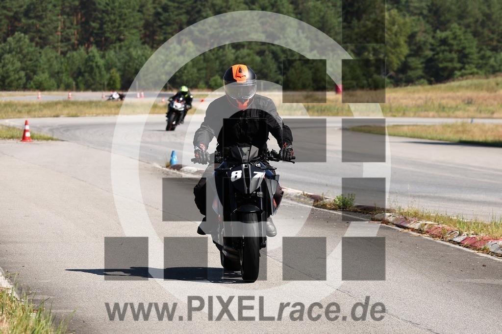 0087-20240705_02987 | Schöne Erinnerungen an spannende Momente - das festzuhalten ist unser Job. PIXELrace.de ist seit 2003 auf den Rennstrecken Europas unterwegs um die Action draußen beim Fahren und die wunderbare Stimmung imm Fahrerlager für euch einzufangen.