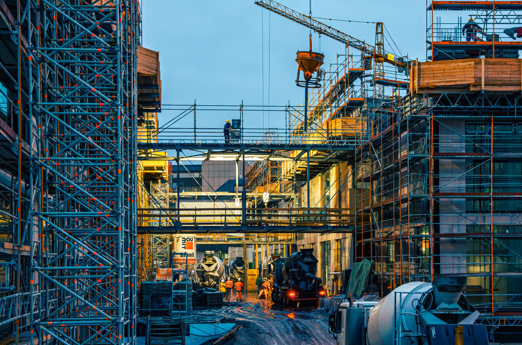Geschäftiges Treiben auf der Baustelle am Milaneo in Stuttgart | Hochauflösende und hochwertige Bilder und Fotos.Kommerzielle oder private Nutzung ✔ Bilder downloaden✔ Acryl ✔ Leinwand ✔ Poster ✔
 - Realisiert mit Pictrs.com