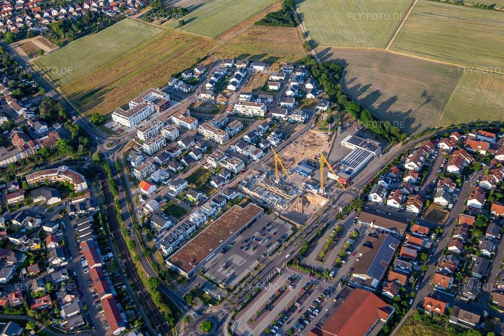 Luftbild: Baustelle Am Wall von Westen im Ortsteil Hochstetten in Linkenheim-Hochstetten im Bundesland Baden-Württemberg in Deutschland. Foto: IMG_136252.jpg vom 07.06.2023 durch Werner Riehm/FLY-FOTO.de