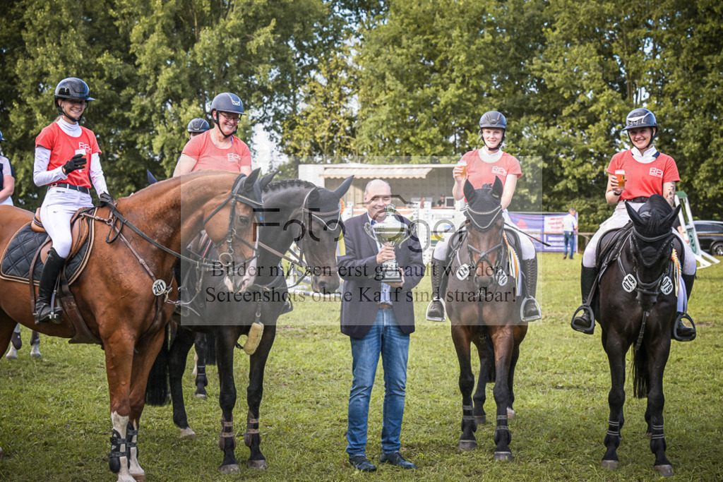 DOS_0132 | Entdecke hochwertige Reitturnierfotos von Foto Oger. Professionell, emotional und authentisch – jetzt Lieblingsmomente im Shop bestellen.Deutschlandweite Turnierfotografie. - Realisiert mit Pictrs.com