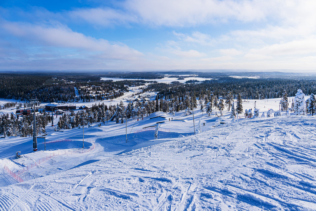 Landschaft mit Schnee und Bäumen im Winter in Ruka, Finnland | Landschaft mit Schnee und Bäumen im Winter in Ruka, Finnland.