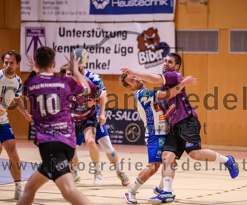 2024-11-24_083_SpVgg_Altenerding_gegen_ASV_Dachau | Erding, Deutschland, 24.11.2024:Handball, Bezirksoberliga Männer 2024 / 2025, 8. Spieltag, SpVgg Altenerding gegen ASV Dachau, Endergebnis: 30:23Tim Steininger (SpVgg Altenerding, #10), Christian Loris (SpVgg Altenerding, #11)Foto: Christian Riedel / fotografie-riedel.net