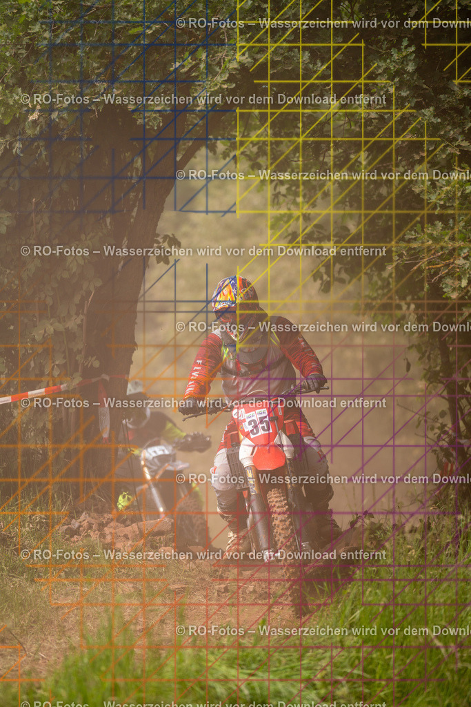 Wolfshausen 3 Lauf -329 | Sportfotografie von RO-Fotos: Motorsport, Motocross, Enduro, Laufveranstaltungen und Triathlon. Professionelle Fotos von Sportlern und Events. - Realisiert mit Pictrs.com